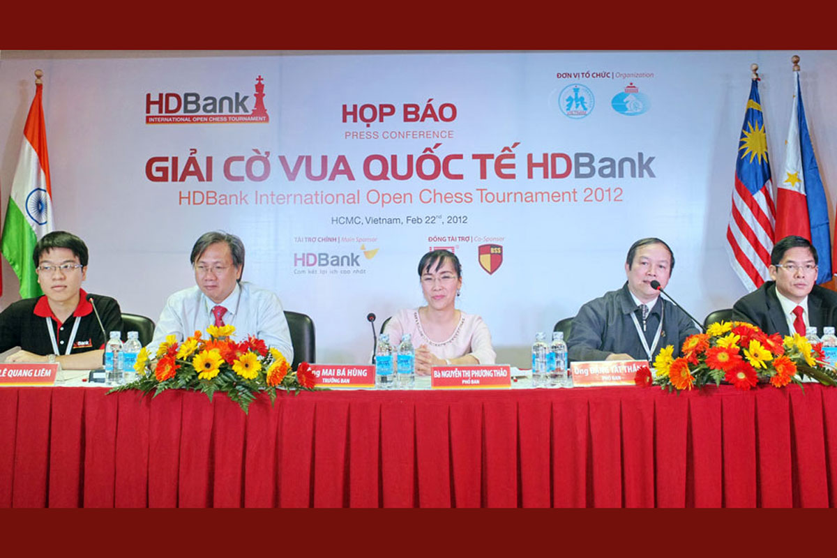 Họp báo Giải cờ vua quốc tế HDBank 2012 và thi đấu đồng loạt với Lê Quang Liêm